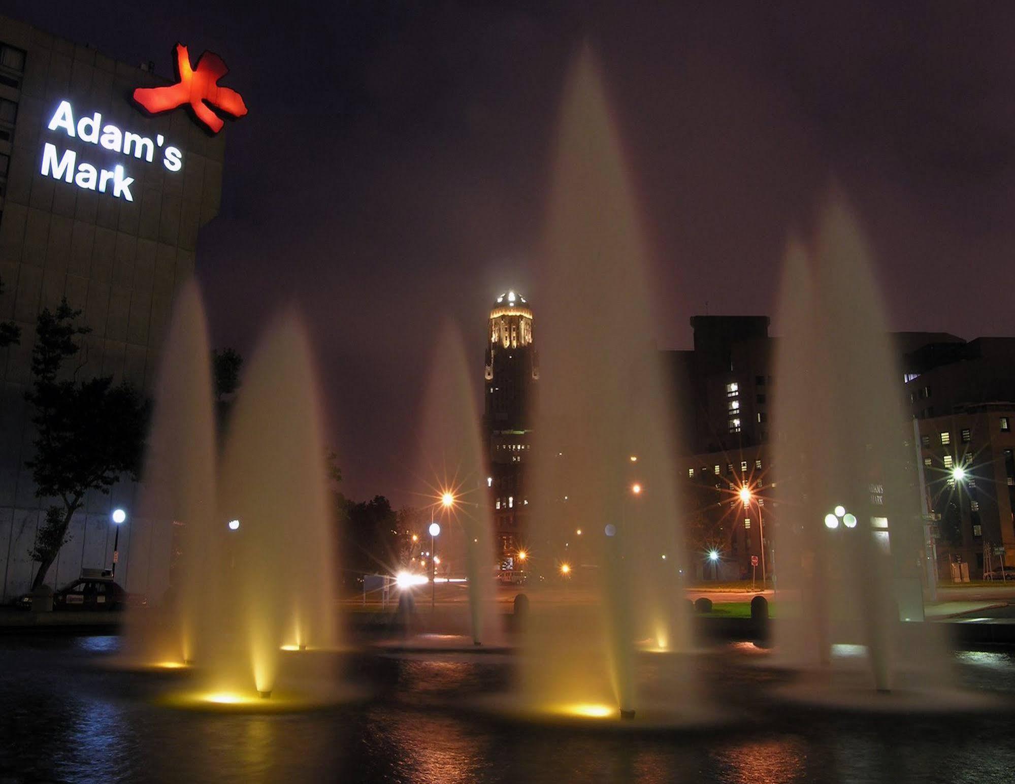 Ramada By Wyndham Buffalo Downtown Екстер'єр фото