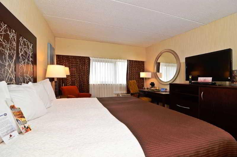 Ramada By Wyndham Buffalo Downtown Екстер'єр фото