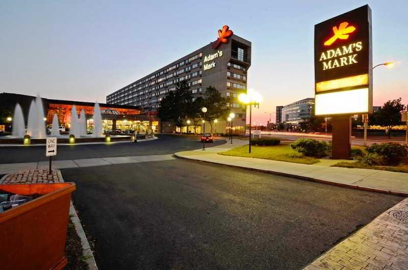 Ramada By Wyndham Buffalo Downtown Екстер'єр фото