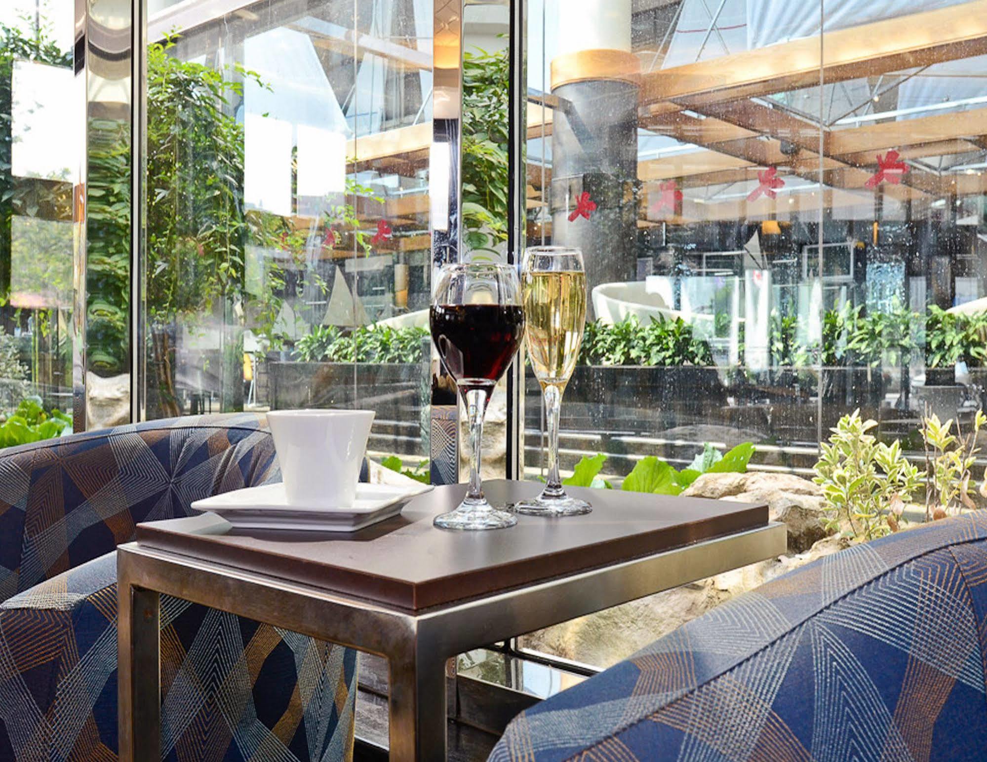 Ramada By Wyndham Buffalo Downtown Екстер'єр фото
