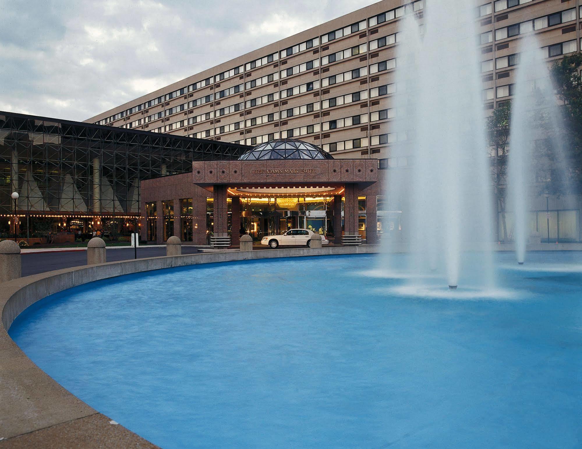 Ramada By Wyndham Buffalo Downtown Екстер'єр фото