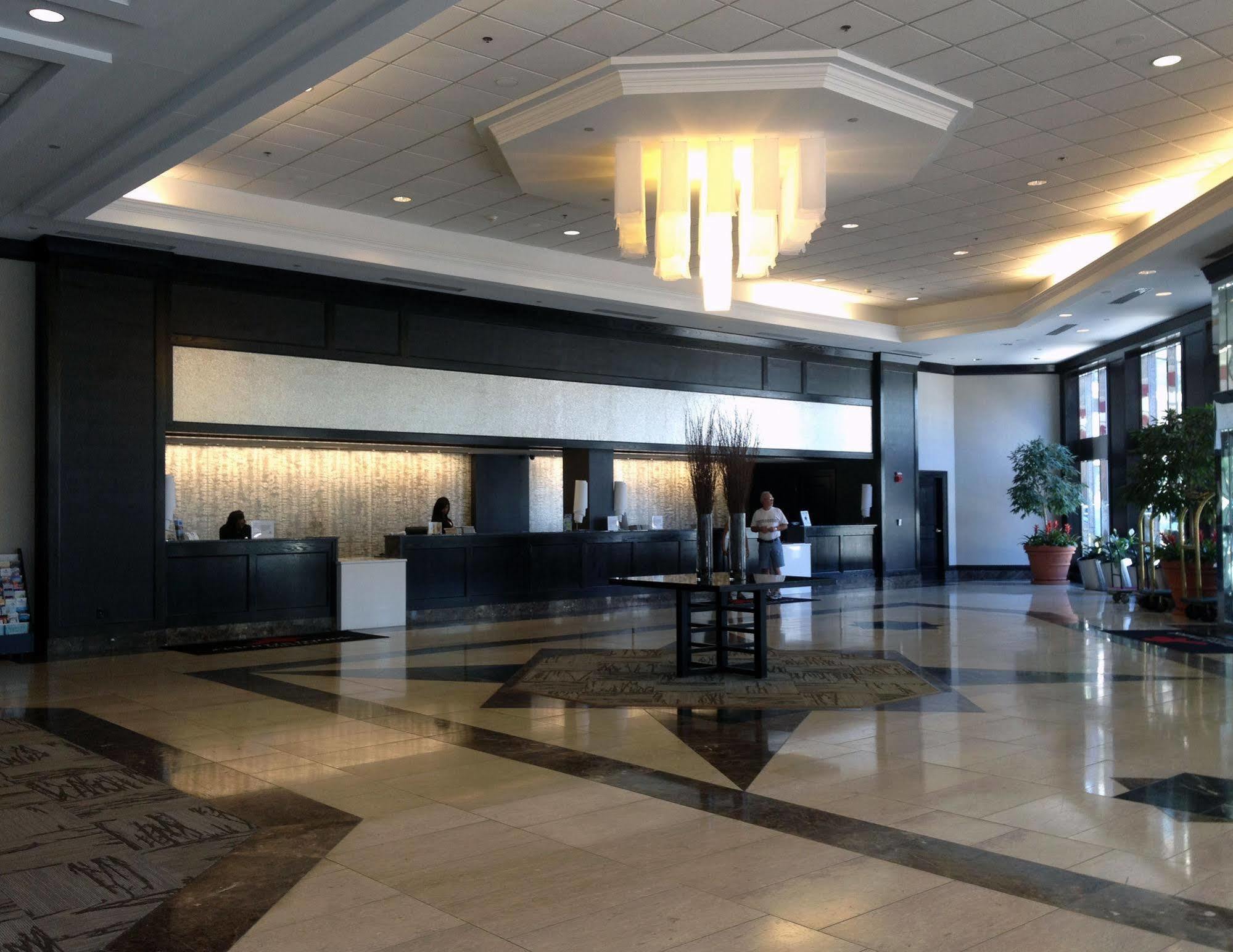 Ramada By Wyndham Buffalo Downtown Екстер'єр фото