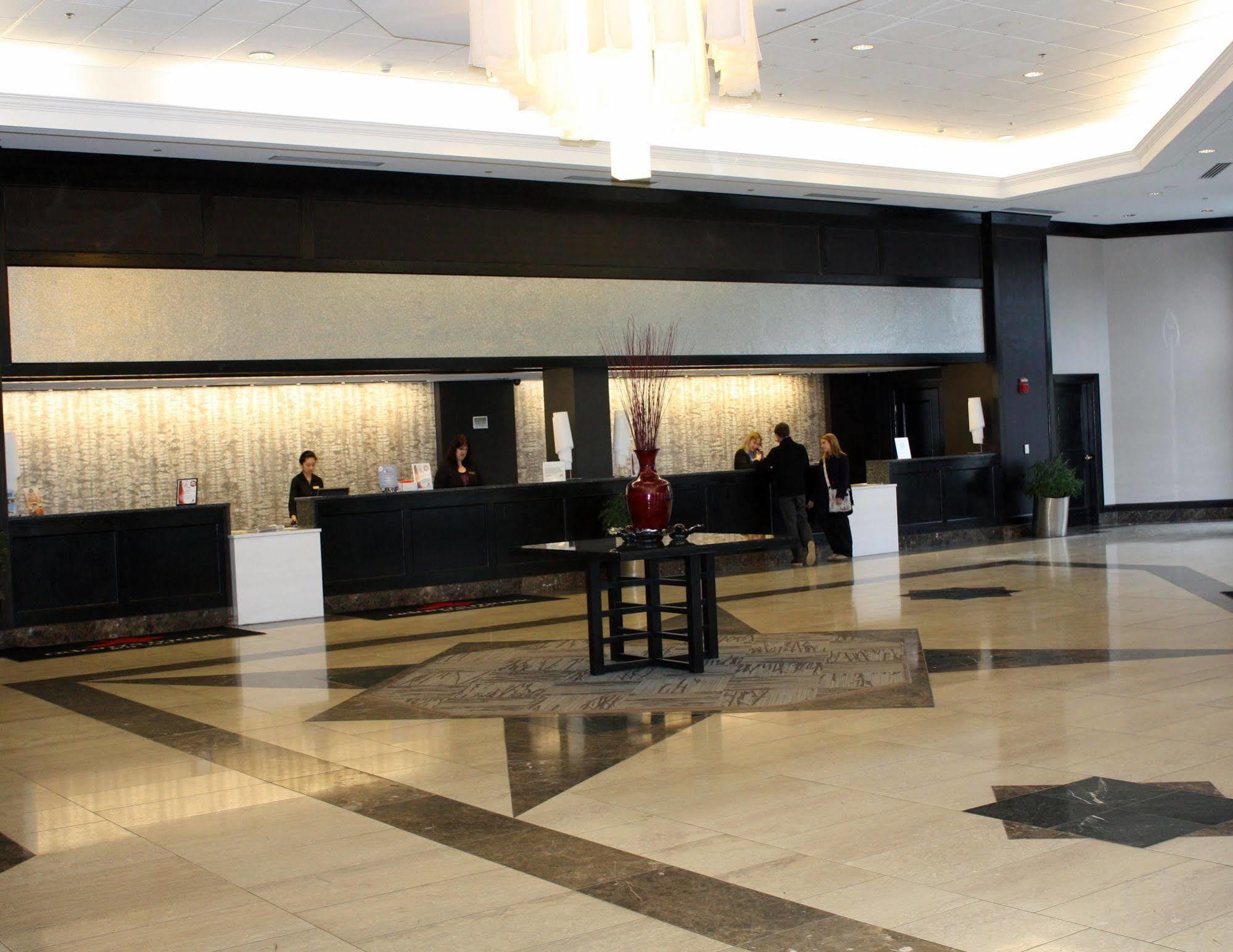 Ramada By Wyndham Buffalo Downtown Екстер'єр фото
