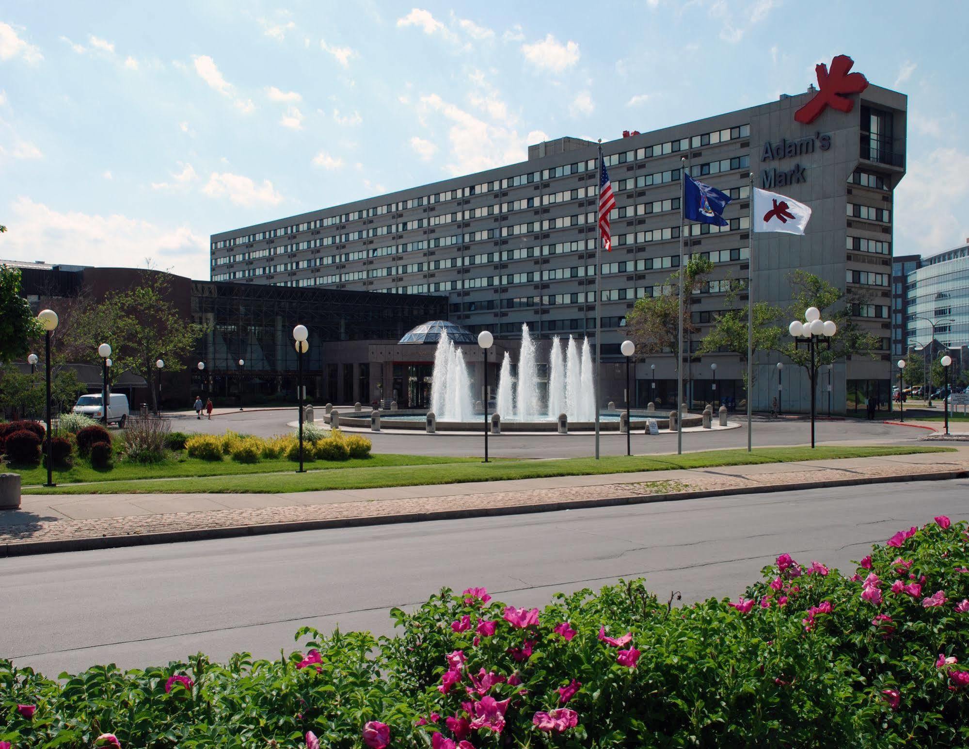 Ramada By Wyndham Buffalo Downtown Екстер'єр фото