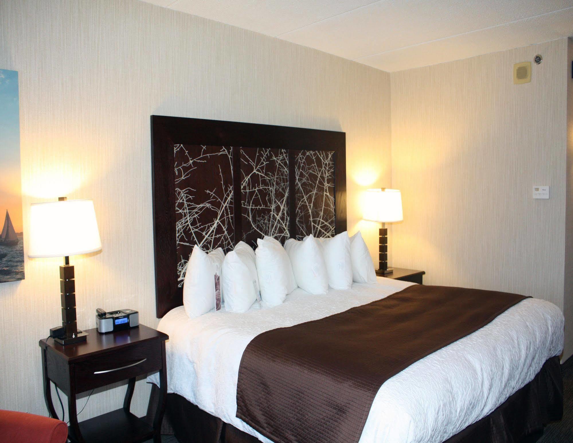 Ramada By Wyndham Buffalo Downtown Екстер'єр фото